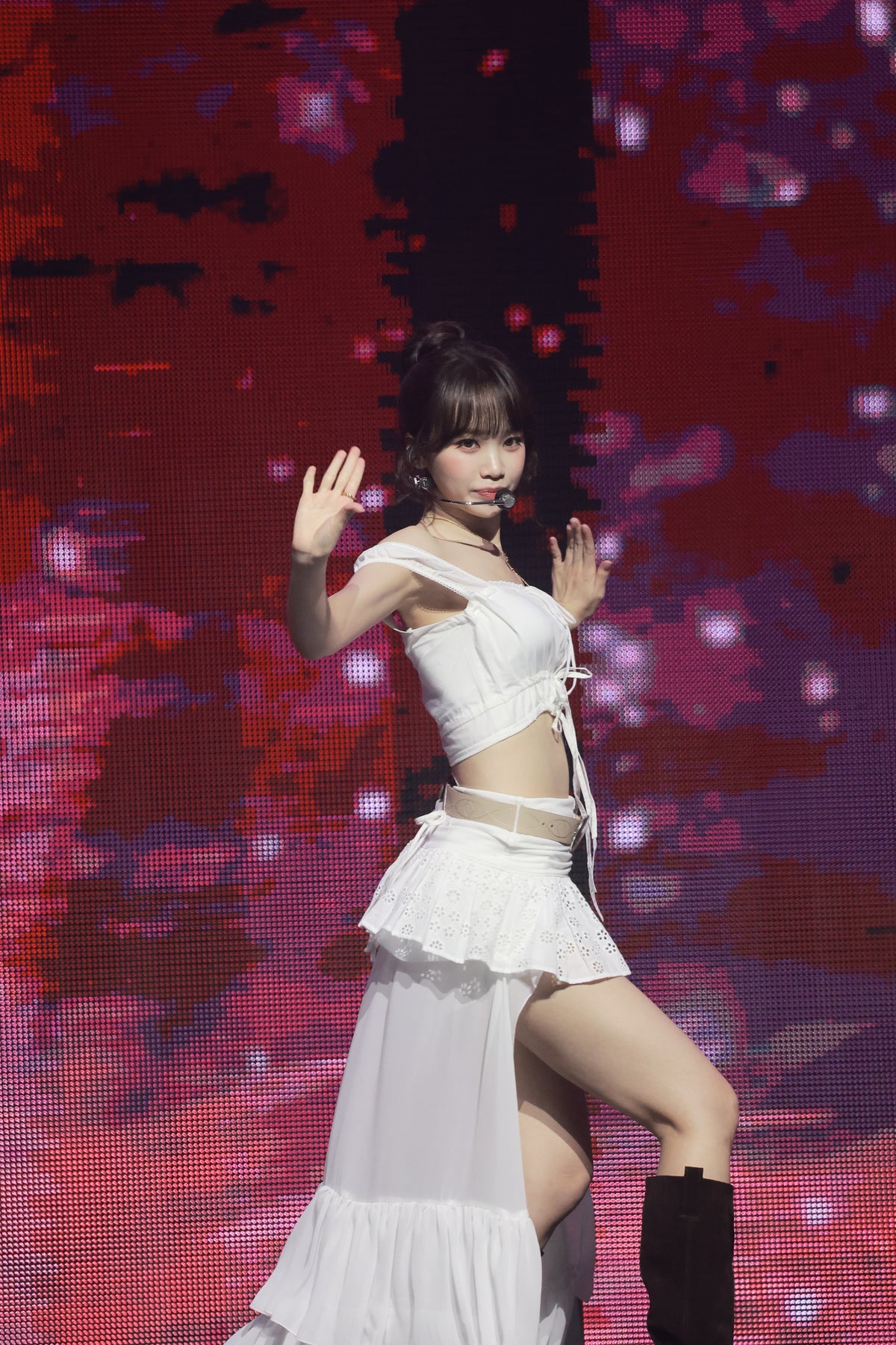 250821 Chaewon 2393 pics
