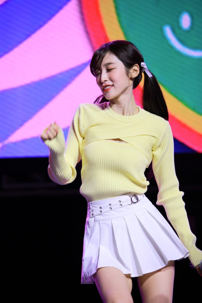 No Pits Arin Yellow sweatshirt (212 pics 1.81 gb)