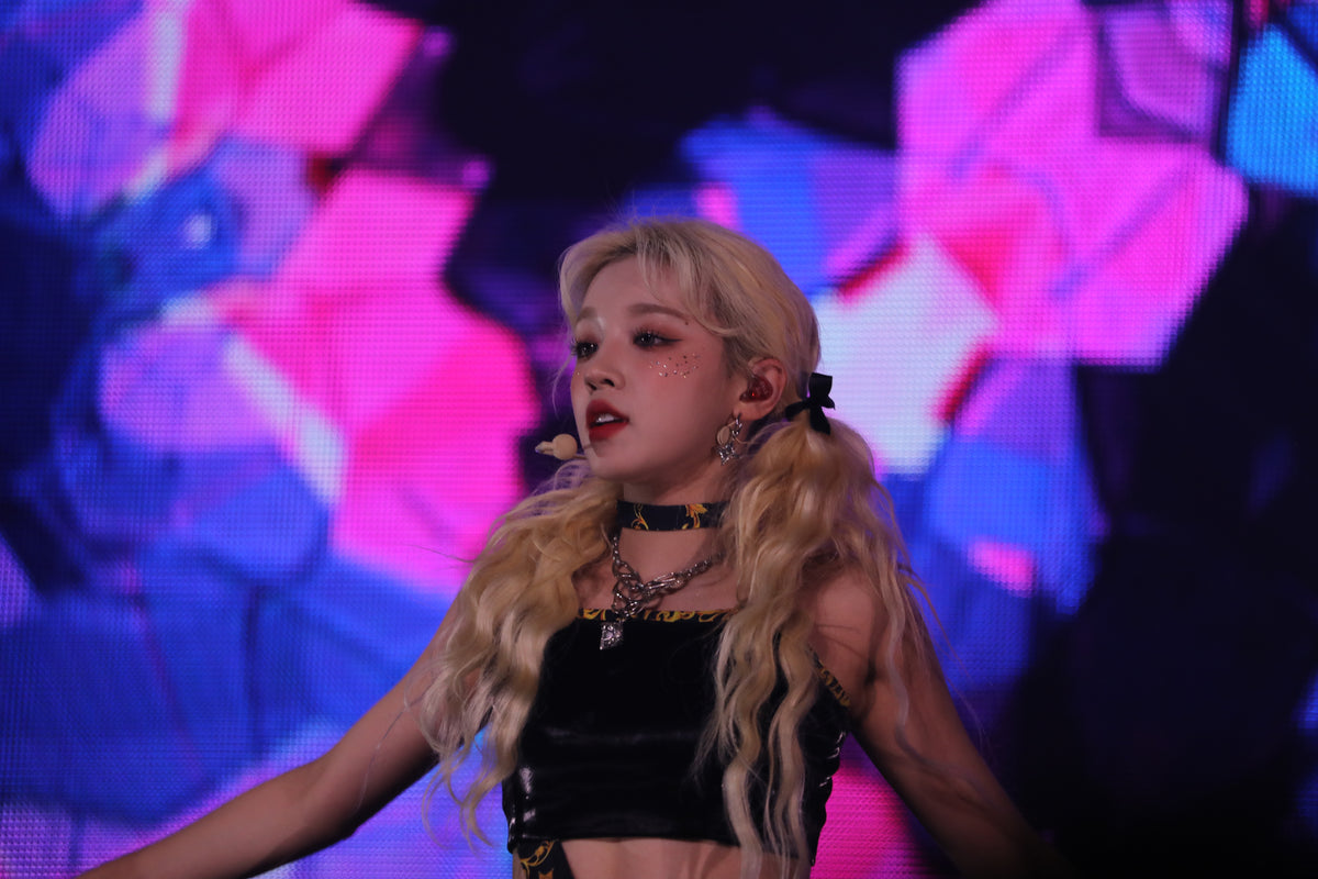 220917 Yuqi 304 pics
