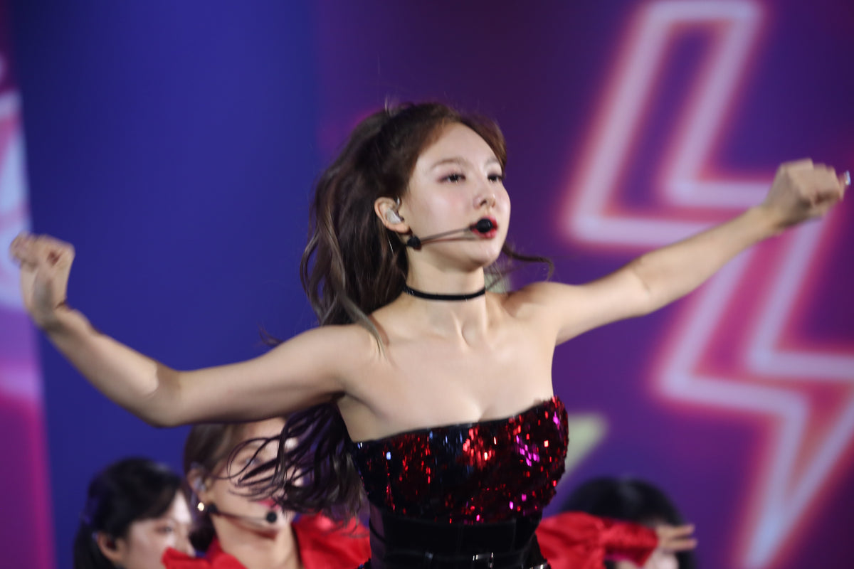 190822 Nayeon 777 pics