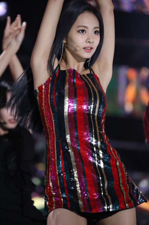 191006 쯔위 周子瑜 Tzuyu (only 102 pics but most are GOOD content)