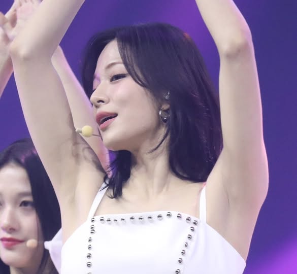230610 이채영 Chaeyeong 195 pics