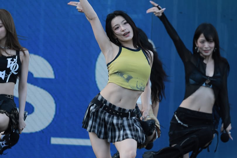 Saerom 240727 (300 pics - 2.5 gb)
