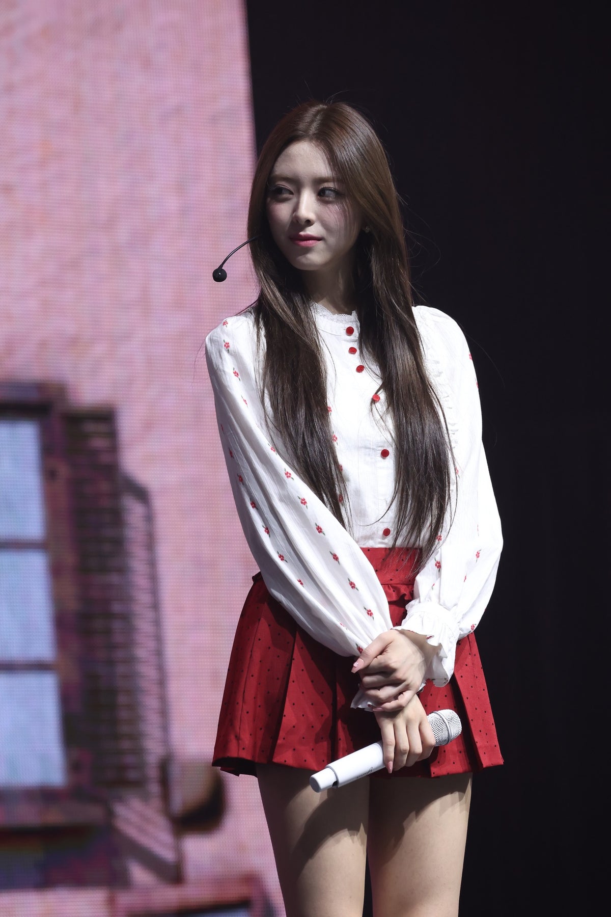 241102 Yuna 4674 pics