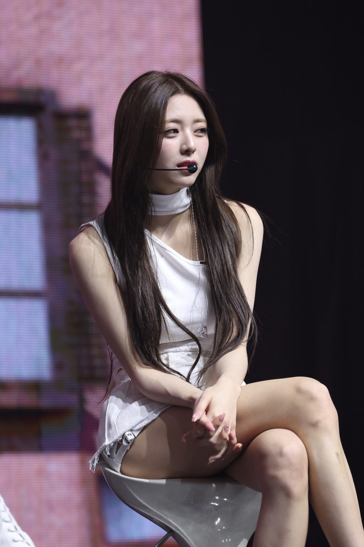 241102 Yuna 4674 pics