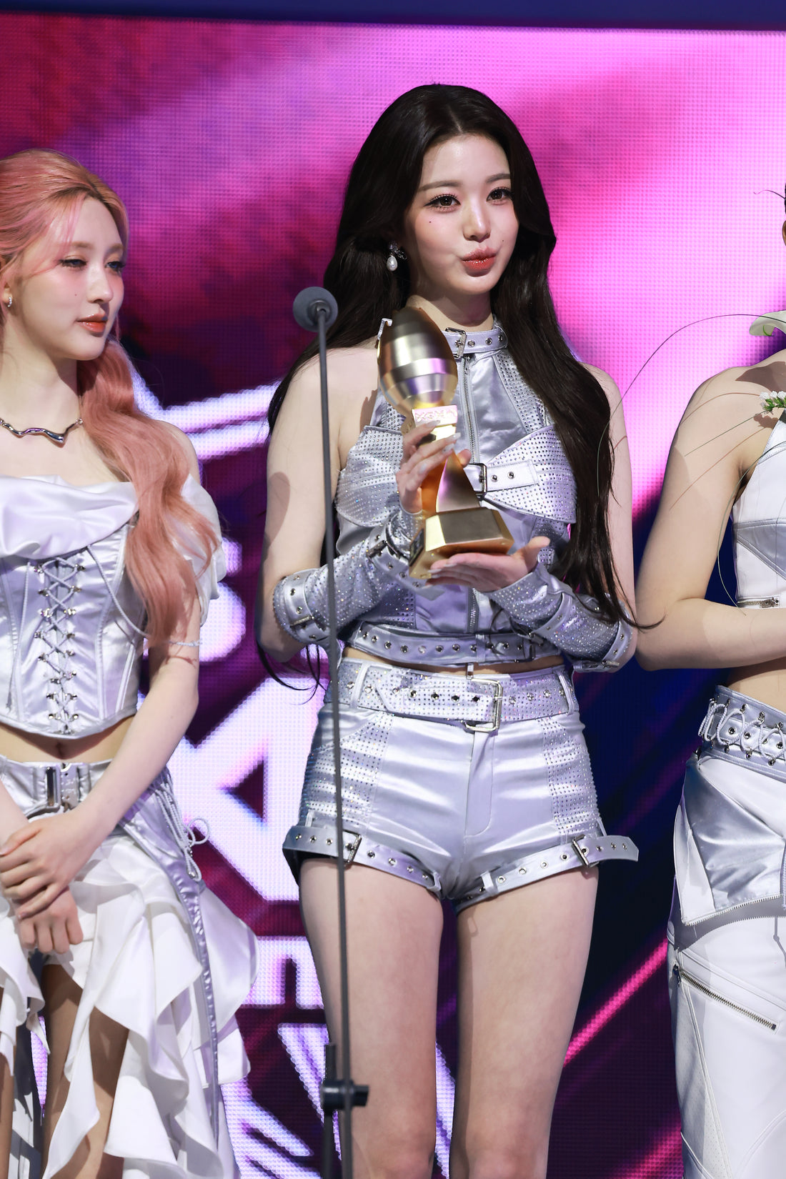 251115 Wonyoung 1880+ pics