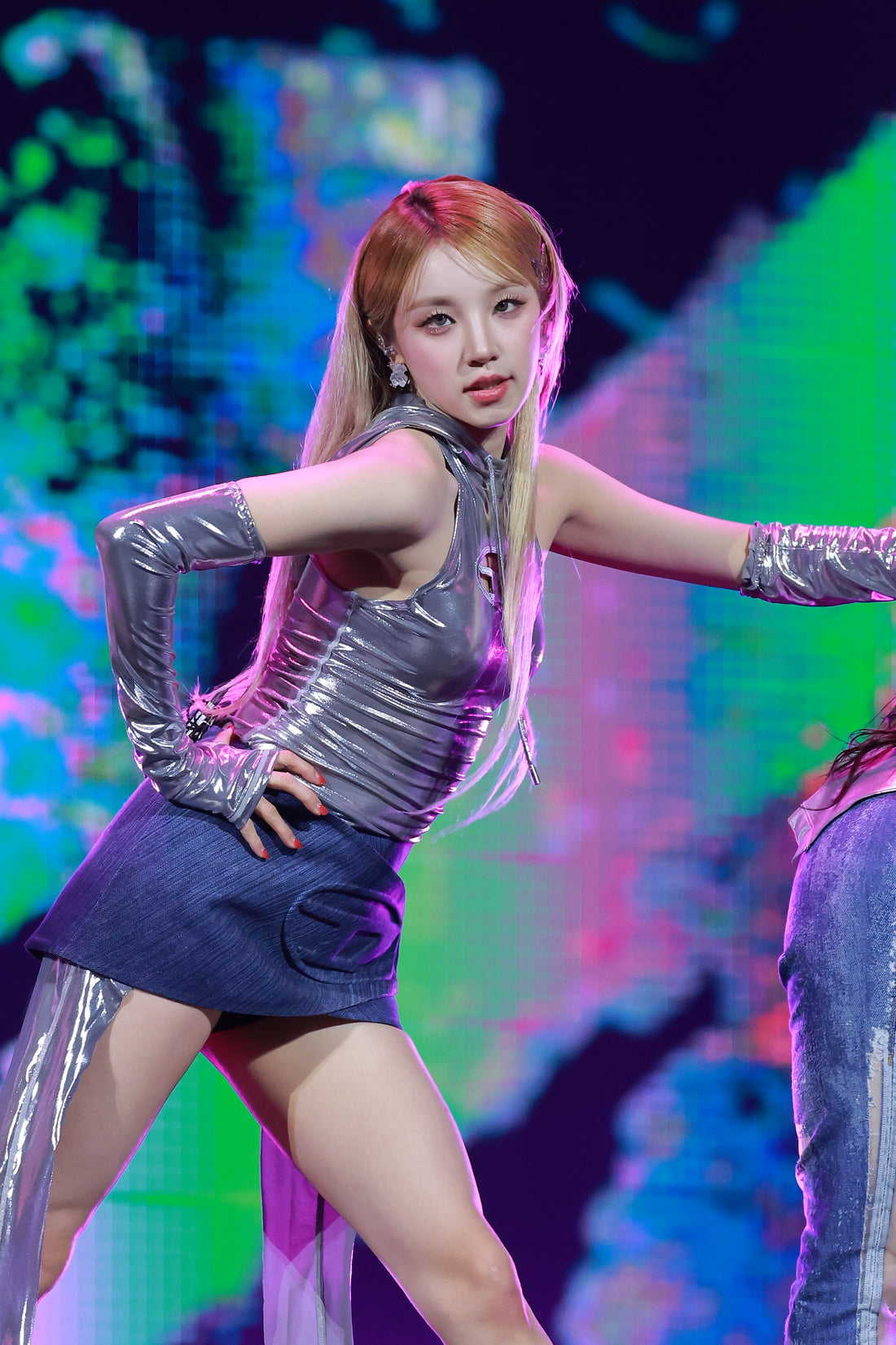 230923 Yuqi 854 pics
