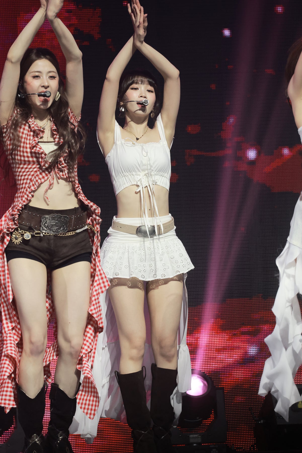 250821 Chaewon 2393 pics