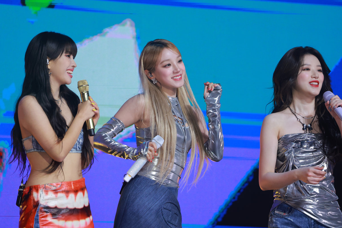 230923 Yuqi 854 pics