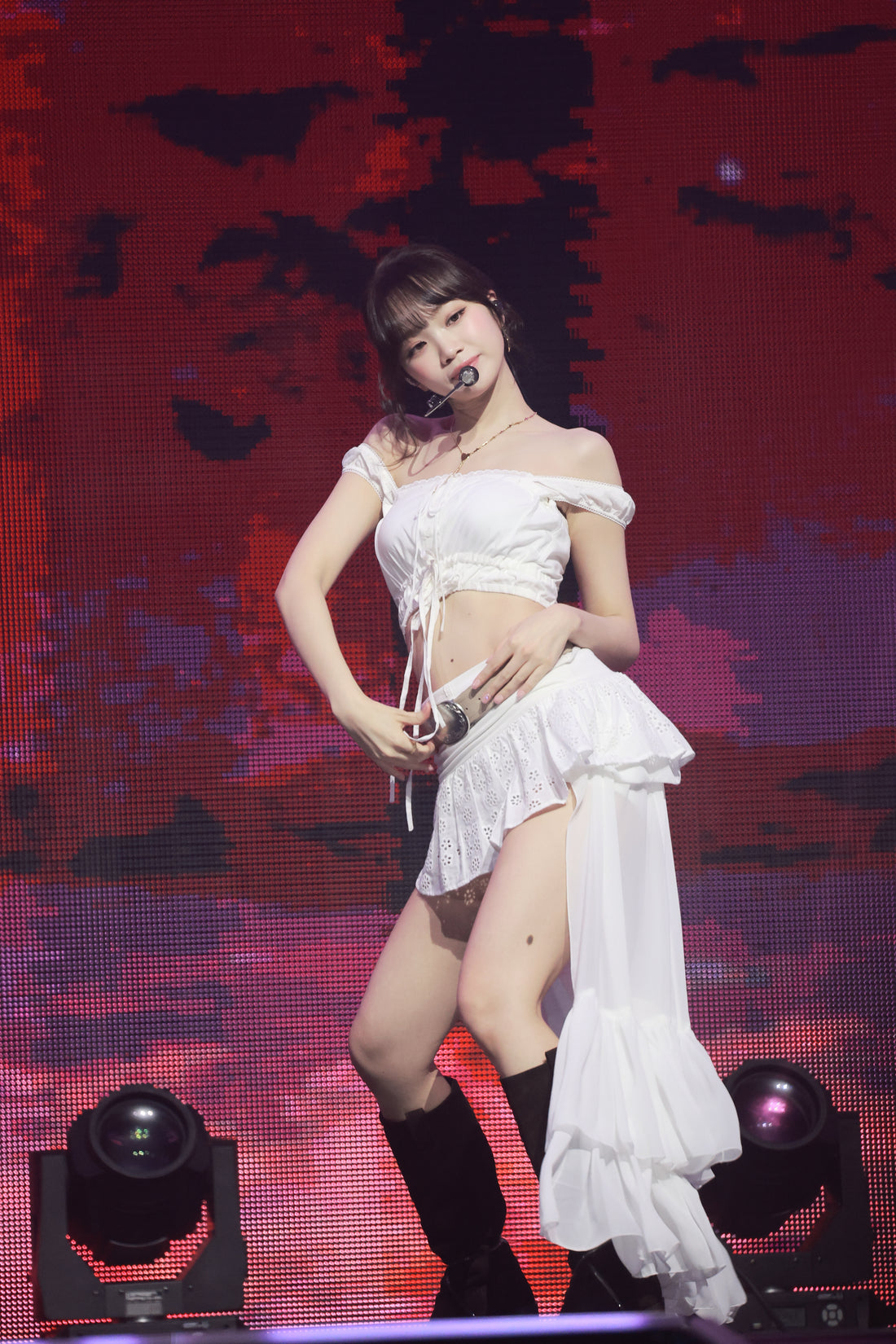 250821 Chaewon 2393 pics
