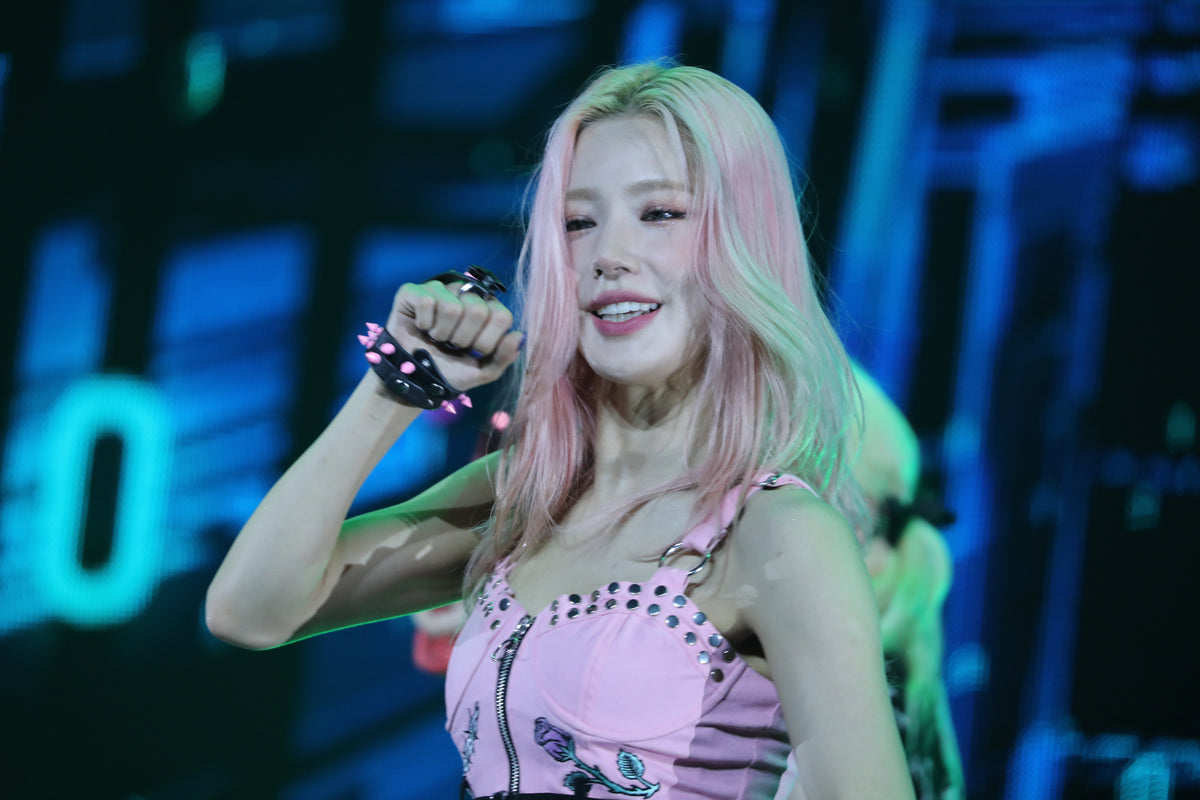 220917 Miyeon 353 pics
