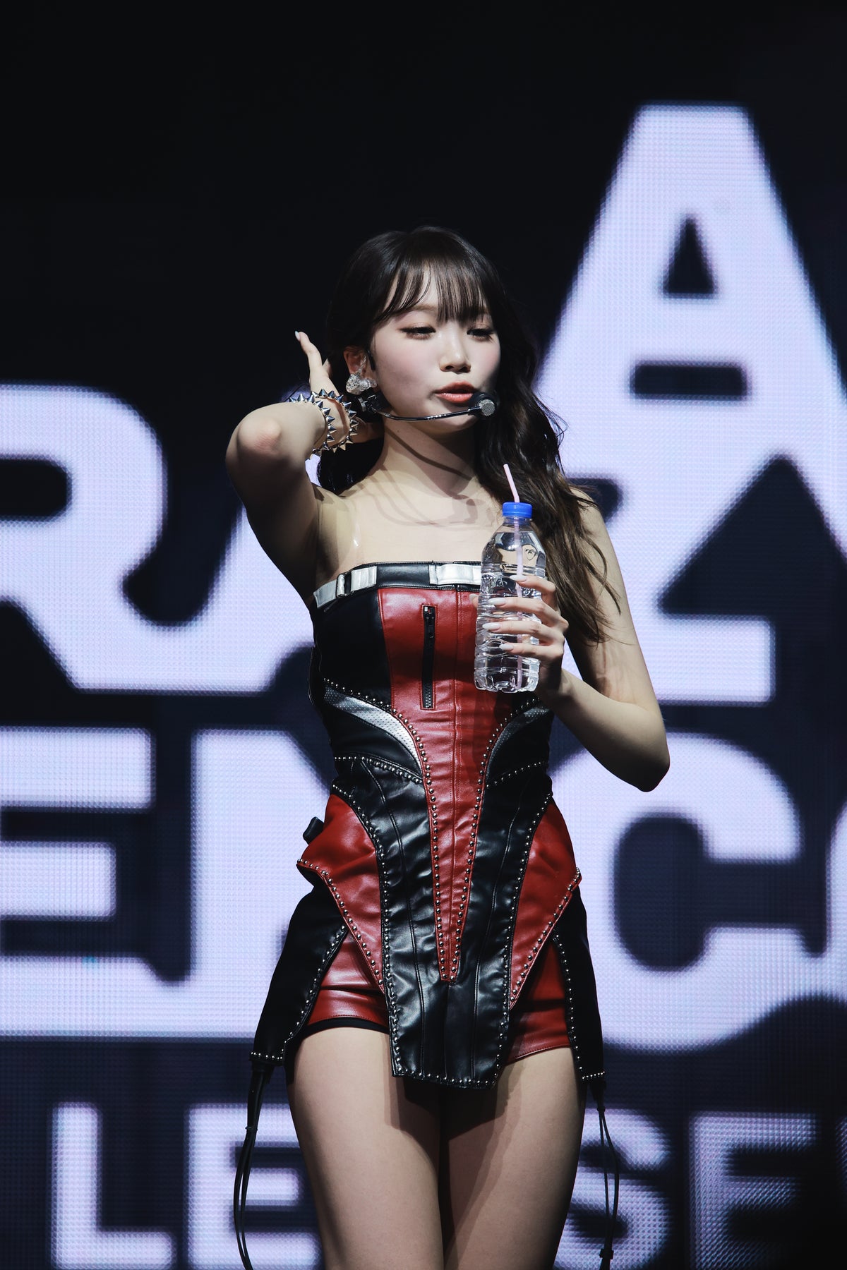 260201 Chaewon 4968 pics